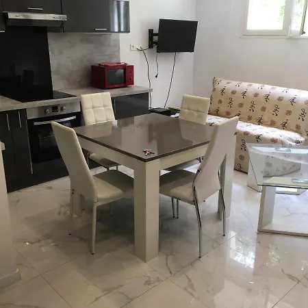 Lesjardinsfleuris Apartment